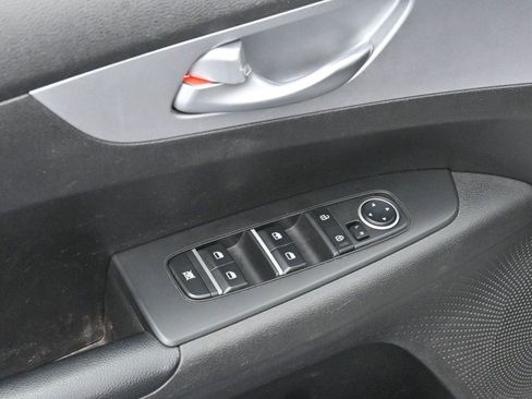 Used 2023 Kia Forte LXS w/ LXS Technology Package image 11