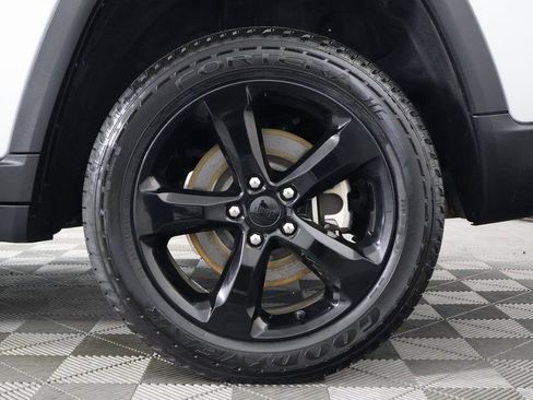 Used 2022 Jeep Grand Cherokee L Laredo image 17