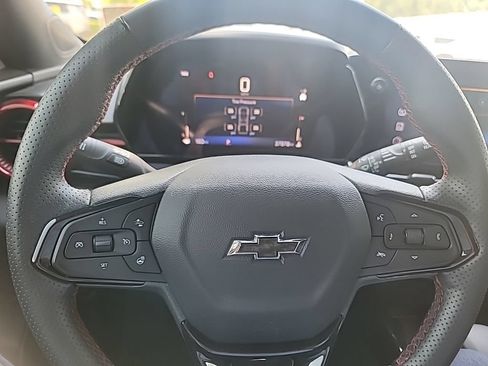 Used 2024 Chevrolet Trax RS w/ Sunroof Package FWD image 16