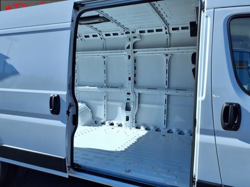 New 2025 RAM ProMaster 2500 w/ Convenience Group FWD image 7