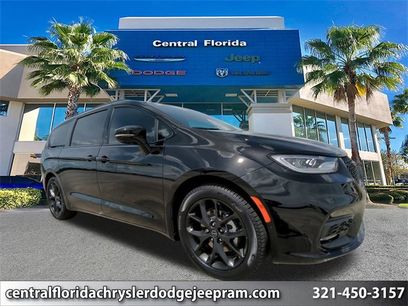 New 2026 Chrysler Pacifica Limited w/ S Appearance Package