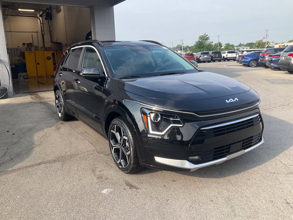 Used 2025 Kia Niro EX Touring FWD image 1