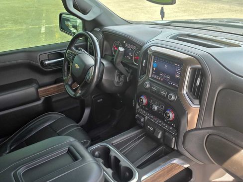 Used 2019 Chevrolet Silverado 1500 High Country w/ Safety Package II AWD/4WD image 10