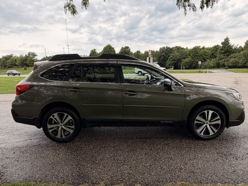 Used 2018 Subaru Outback 2.5i Limited AWD/4WD image 6
