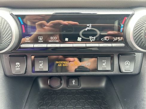 Used 2021 Toyota RAV4 XLE w/ Convenience Package AWD/4WD image 30