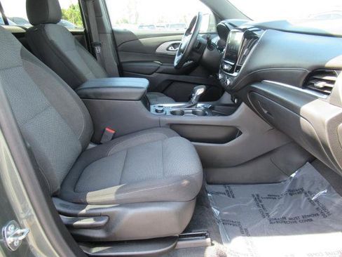 Used 2022 Chevrolet Traverse LT FWD image 10