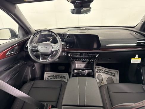 New 2026 Chevrolet Traverse Z71 w/ Enhanced Driving Package AWD/4WD image 21