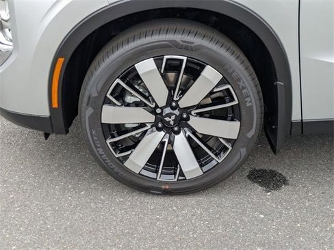 New 2025 Mitsubishi Outlander SE image 10