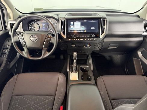 Used 2025 Nissan Frontier SV RWD image 12