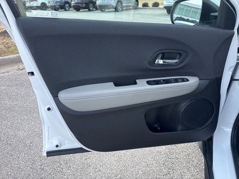 Used 2022 Honda HR-V LX image 19