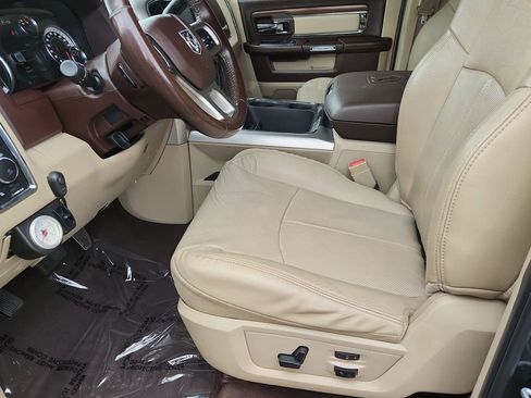 Used 2018 RAM 3500 Laramie w/ Convenience Group AWD/4WD image 7