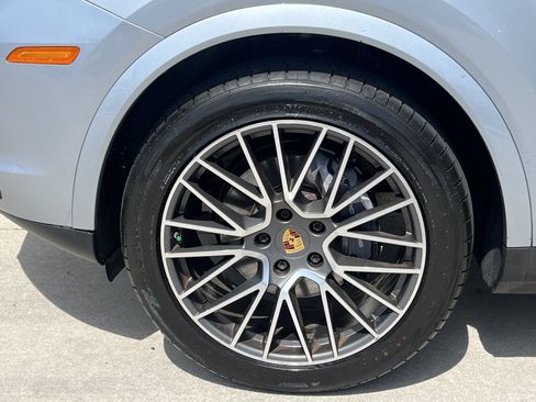 Used 2020 Porsche Cayenne AWD/4WD image 9