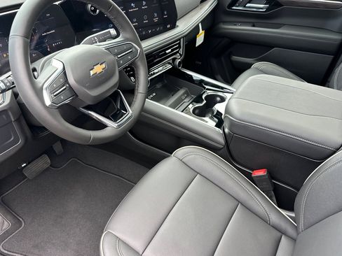 New 2025 Chevrolet Suburban Premier image 10