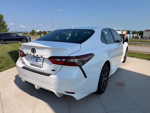 Used 2023 Toyota Camry SE w/ Convenience Package FWD image 5