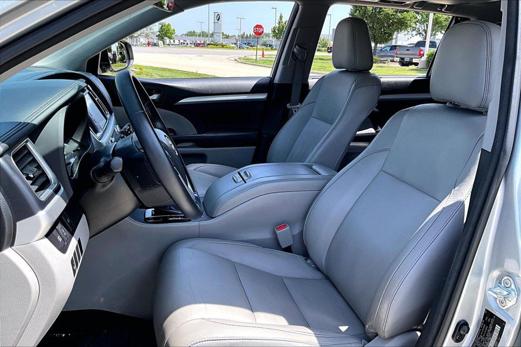 Used 2017 Toyota Highlander XLE AWD/4WD image 15