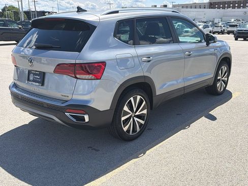 Certified 2023 Volkswagen Taos SE w/ Panoramic Sunroof Package AWD/4WD image 6