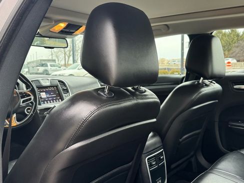 Used 2017 Chrysler 300 Limited image 33