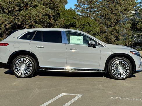 New 2025 Mercedes-Benz Maybach EQS 680 4MATIC image 7