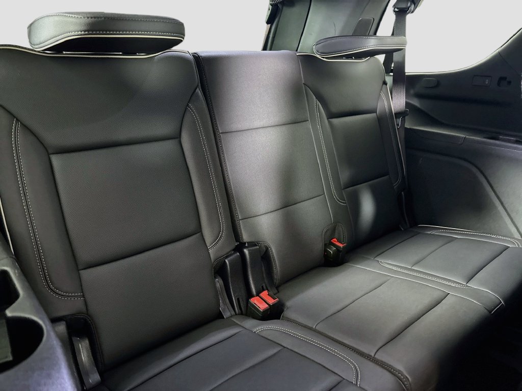 Used 2025 GMC Yukon Elevation AWD/4WD image 31