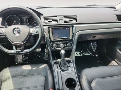 Used 2017 Volkswagen Passat 1.8T R-Line FWD image 11