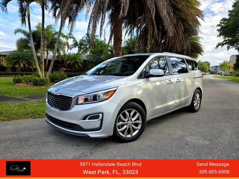 Used 2021 Kia Sedona EX image 1