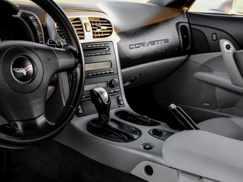 Used 2006 Chevrolet Corvette Coupe w/ Preferred Equipment Group image 29