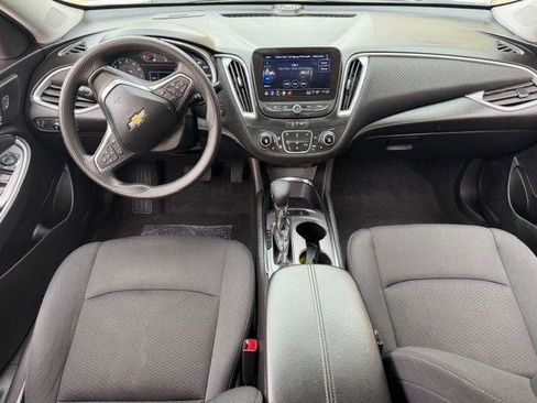 Used 2025 Chevrolet Malibu LT image 12