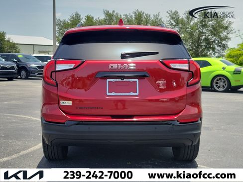 Used 2023 GMC Terrain SLT w/ Infotainment Package II FWD image 5