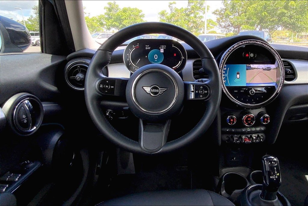 Used 2022 MINI Cooper 4-Door Hardtop FWD image 5
