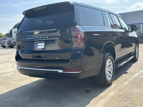 Certified 2025 Chevrolet Suburban LT RWD image 6