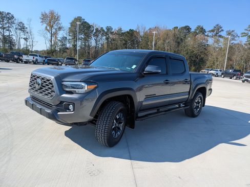 Certified 2022 Toyota Tacoma TRD Off-Road image 3