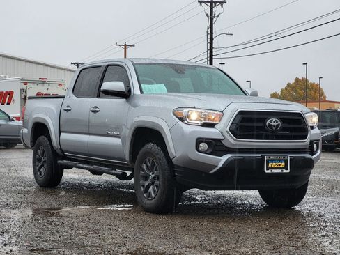 Used 2023 Toyota Tacoma SR5 w/ Technology Package image 3