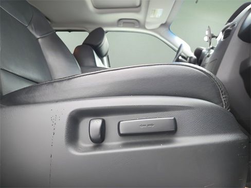 Used 2010 Honda Pilot Touring image 16