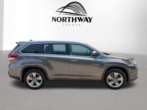 Used 2019 Toyota Highlander Limited AWD/4WD image 2