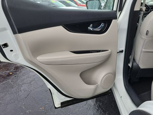 Certified 2022 Nissan Rogue Sport SL w/ Premium Package FWD image 10