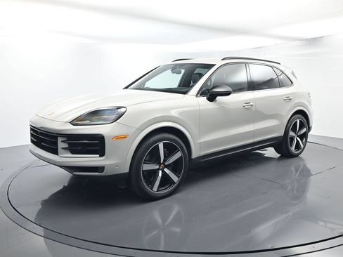 Certified 2025 Porsche Cayenne AWD/4WD image 1