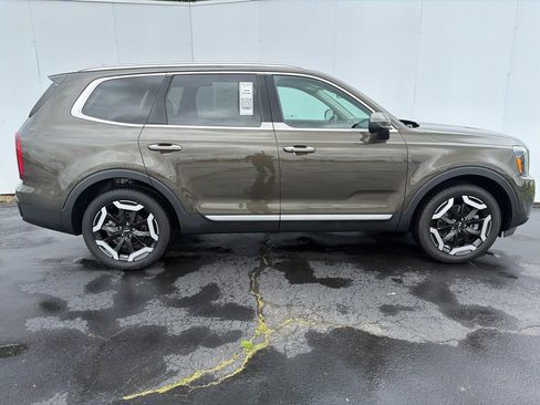 Used 2025 Kia Telluride S AWD/4WD image 2