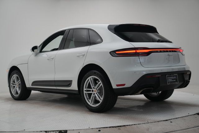 Certified 2026 Porsche Macan AWD/4WD image 13