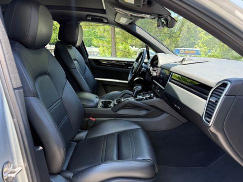 Used 2020 Porsche Cayenne AWD/4WD image 35