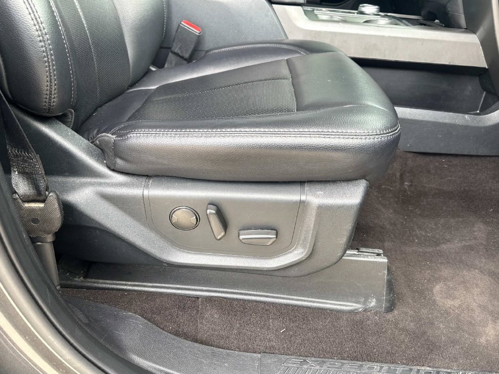 Used 2021 Ford Expedition XLT RWD image 16