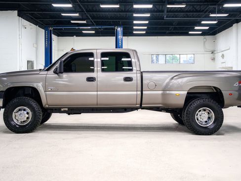 Used 2006 Chevrolet Silverado 3500 LT w/ Heavy-Duty Power Package AWD/4WD image 11