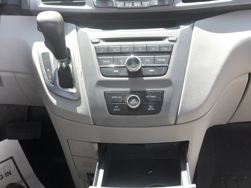 Used 2014 Honda Odyssey LX image 25