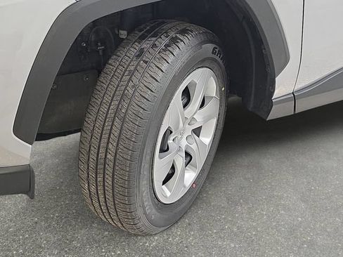 Certified 2025 Toyota RAV4 LE FWD image 28