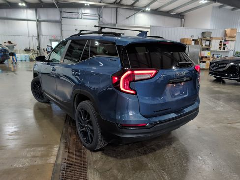 Used 2024 GMC Terrain SLE w/ Driver Convenience Package AWD/4WD image 4