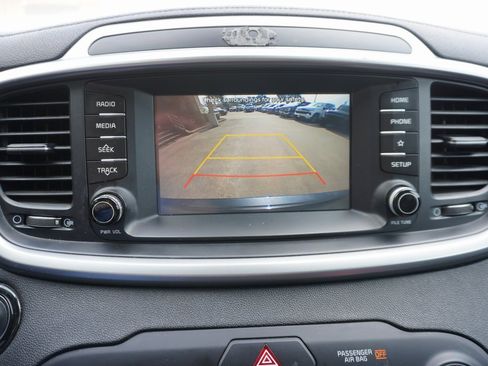 Used 2020 Kia Sorento EX image 9