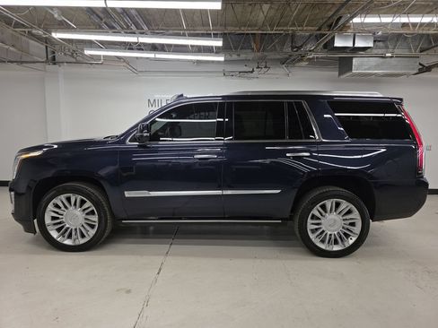 Used 2018 Cadillac Escalade Platinum AWD/4WD image 13