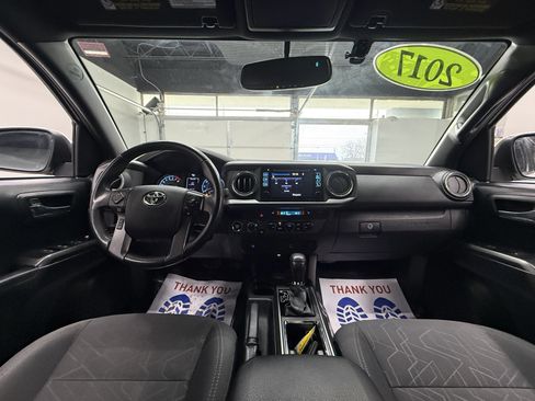 Used 2017 Toyota Tacoma TRD Off-Road image 14