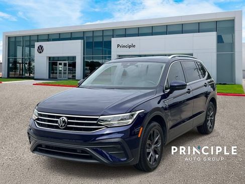 Used 2023 Volkswagen Tiguan SE w/ Panoramic Sunroof Package FWD image 1