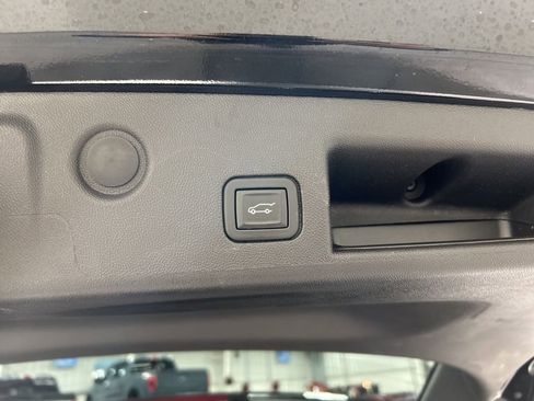 Used 2024 Chevrolet Equinox Premier image 31