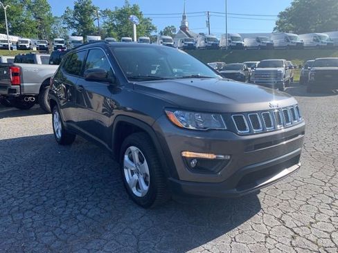 Used 2021 Jeep Compass Latitude w/ Convenience Group AWD/4WD image 2
